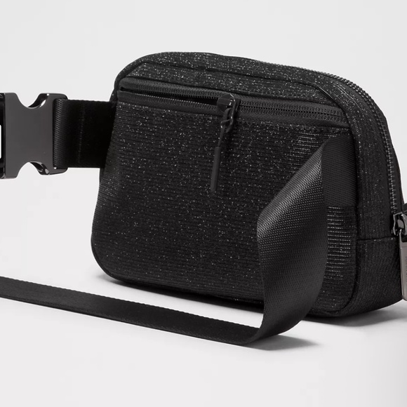 Lululemon Everywhere Glitter Belt Bag 1L in Dark Silver/Graphite Grey/Silver - Picture 2 of 8